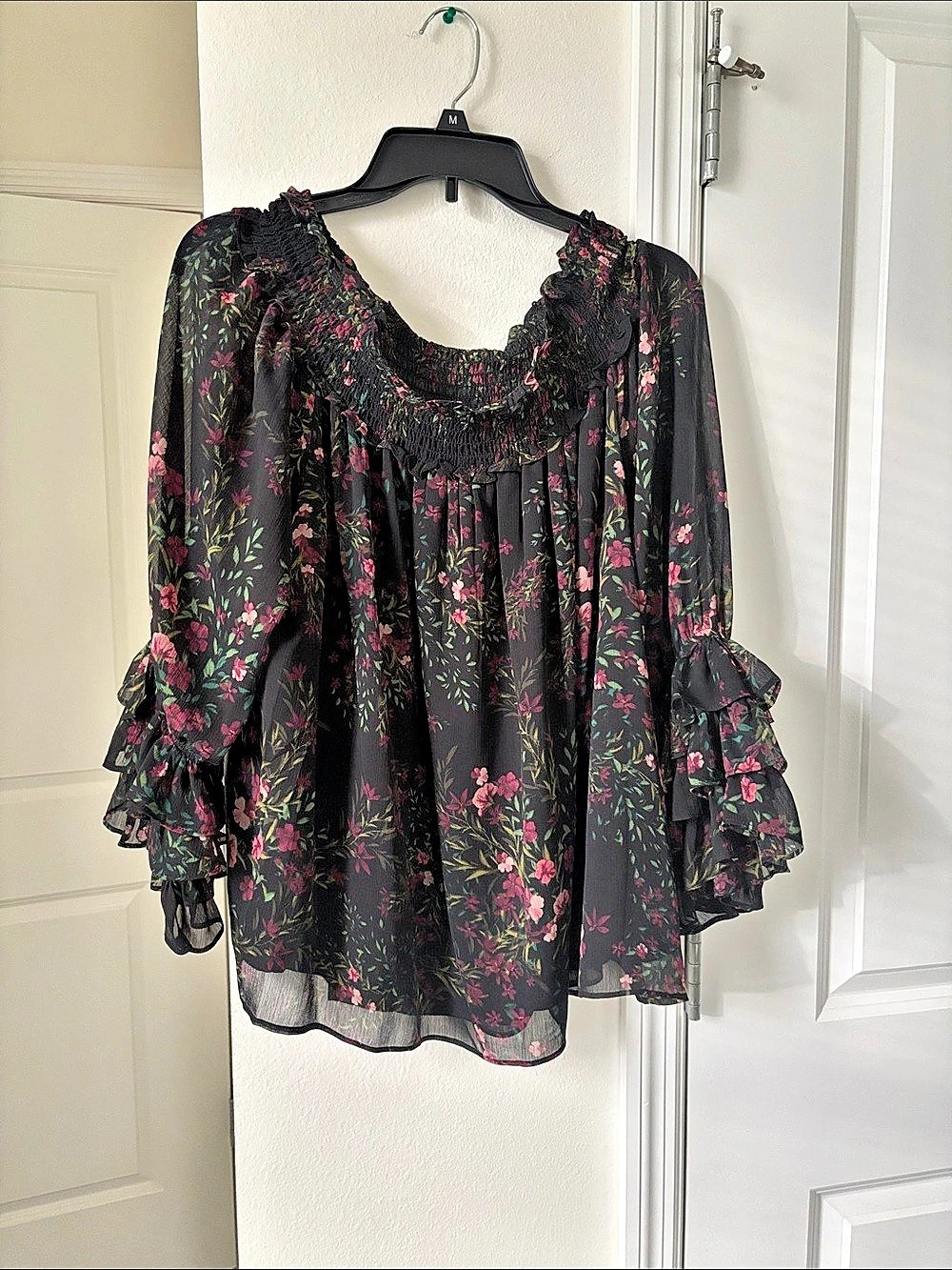 Cece Black Floral Ruffle Sleeve Blouse Like New